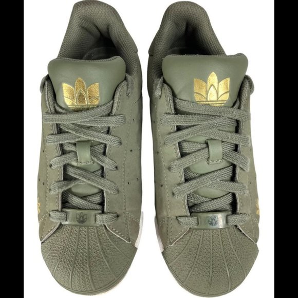 Adidas army green shoes. size 4 - Picture 4 of 10